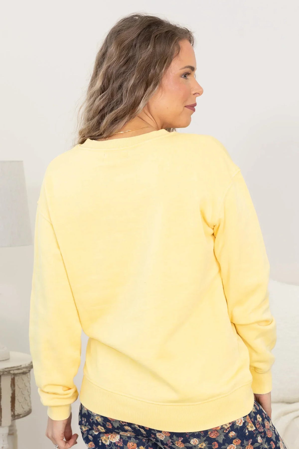 Cozy Campfire V-Ausschnitt-Sweatshirt im Vintage-Look